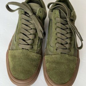 VANS Green Suede with gum sole sneaker skate shoe men's size 9.5
